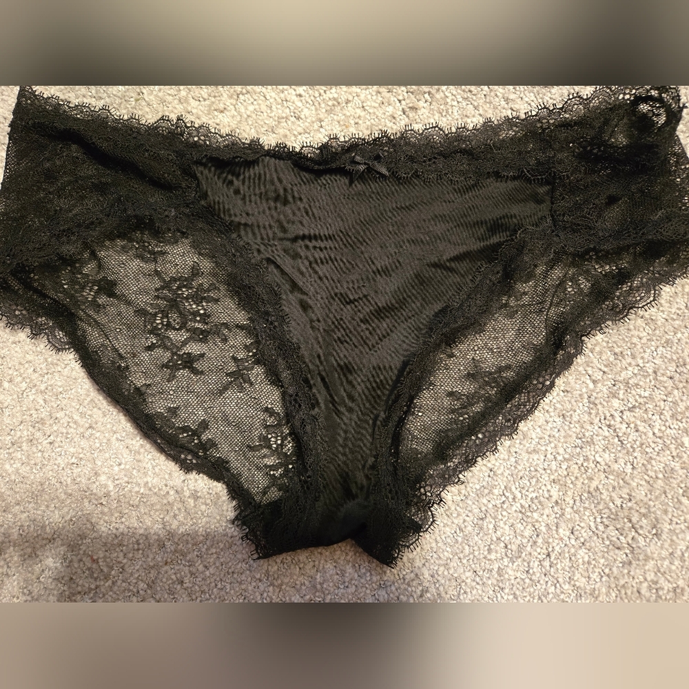 NWT Victoria's Secret Black Lacy Bikini Panty Size L